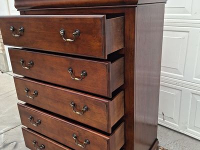 extra tall hardwood 5 drawers dresser/carmen
