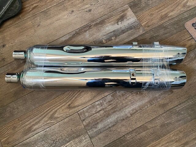 Harley Davidson OEM Chrome Exhaust Mufflers Pair HARFLT 1584/1688