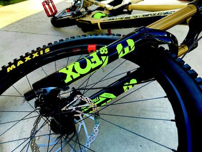Santa Cruz Nomad 180mm travel full carbon