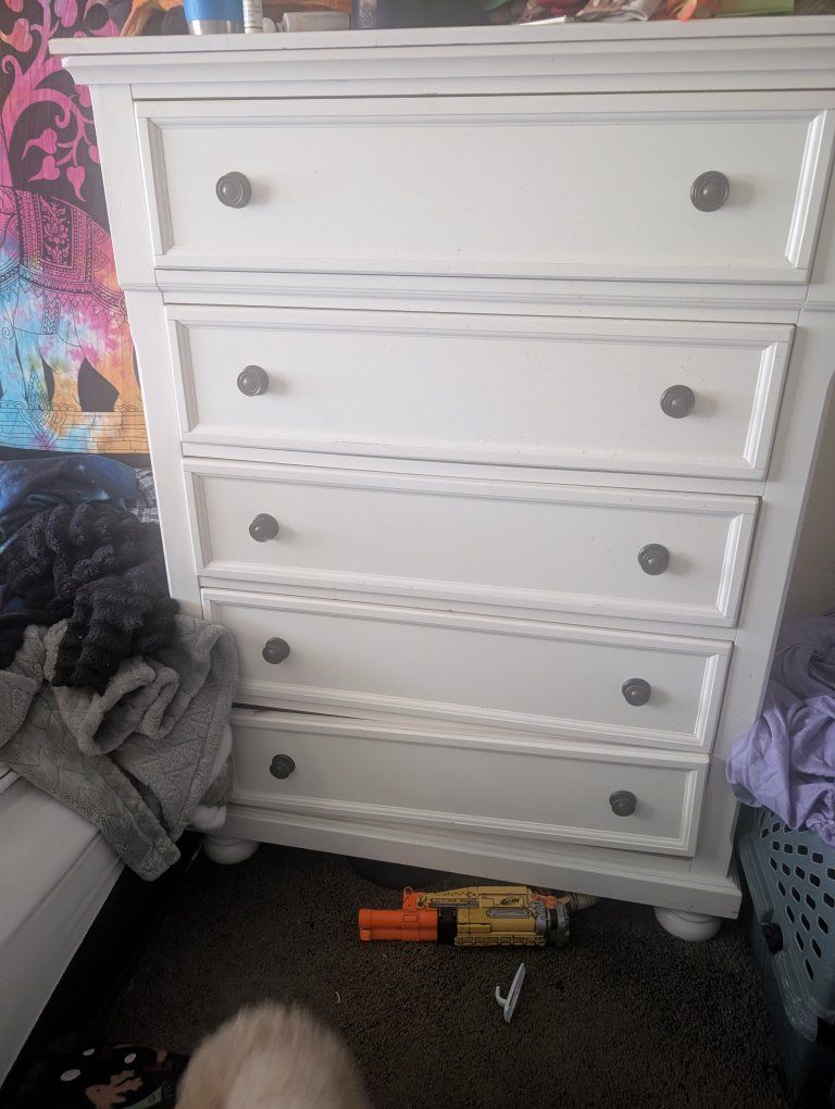 White 5-Drawer Wooden Dresser Chest of Drawers