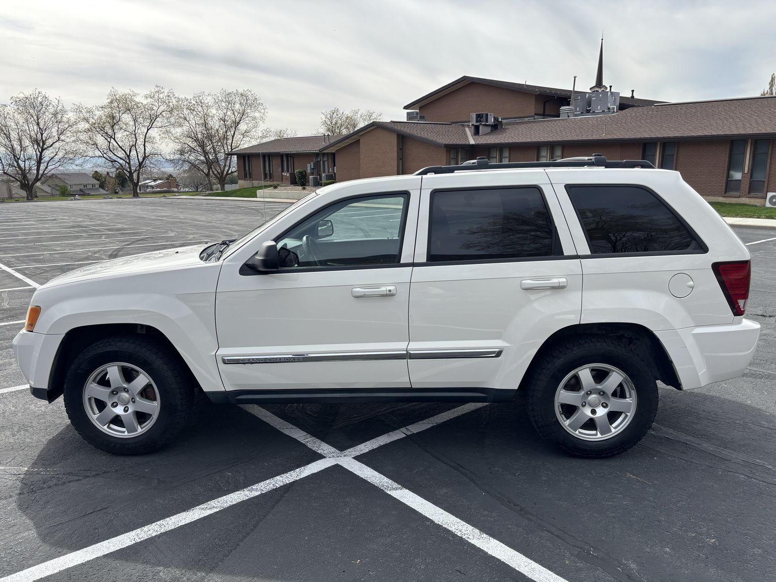 2010 JEEP GRAND CHEROKEE Laredo