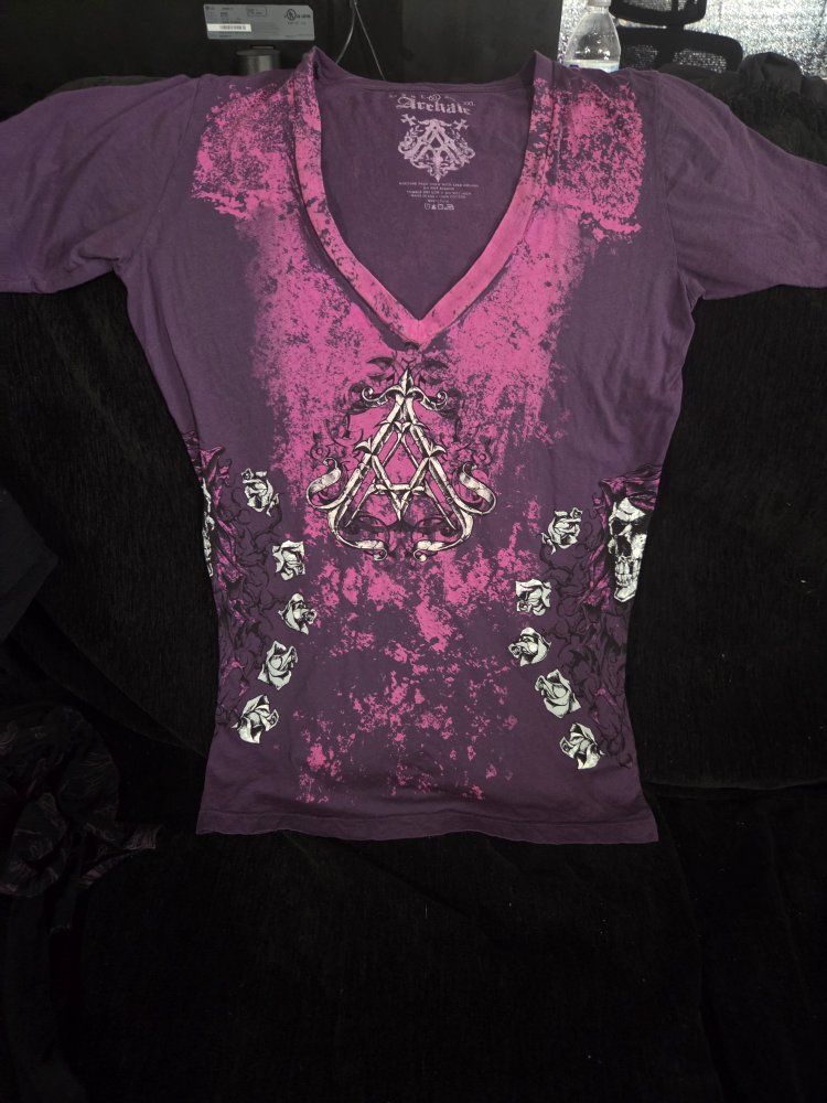 Archaic by Affliction Purple V-Neck Graphic T-Shirt - Size Large
