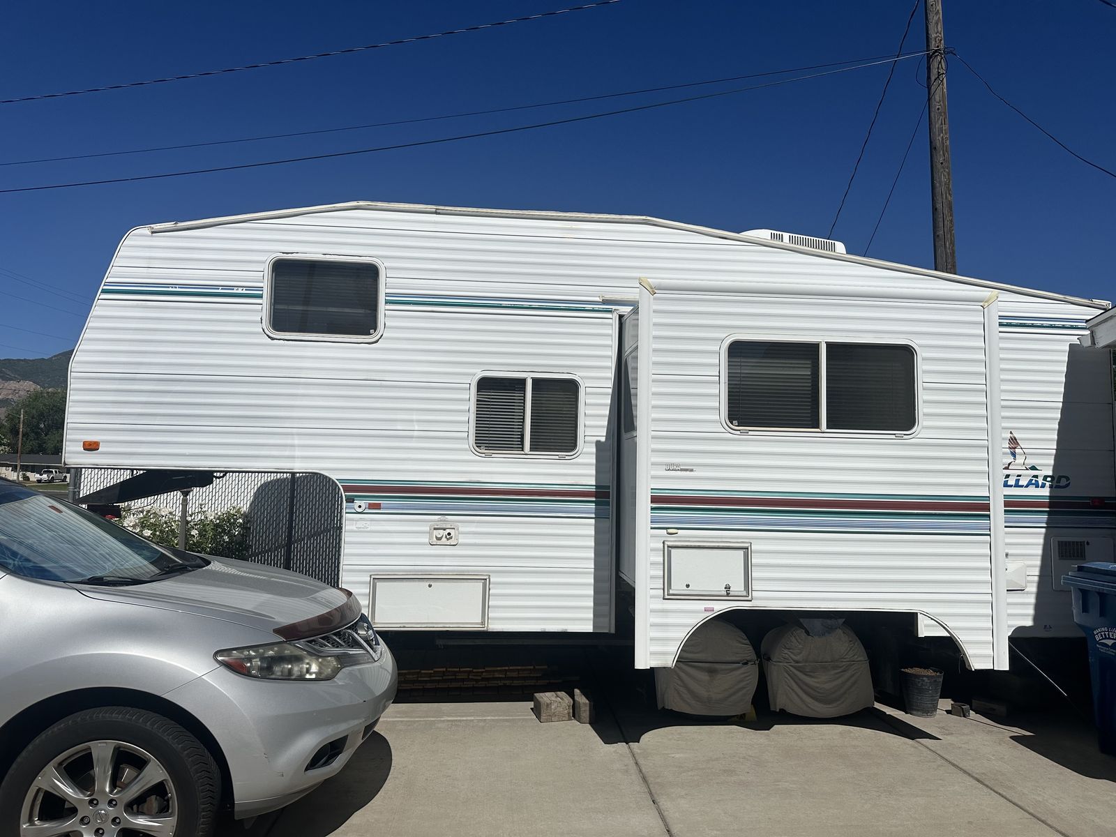 2000 5th wheel Mallard excellent condition