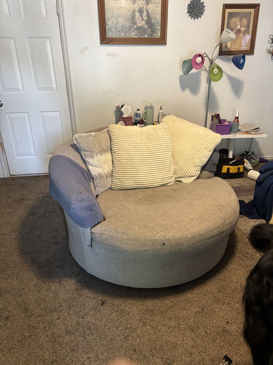 Round chair