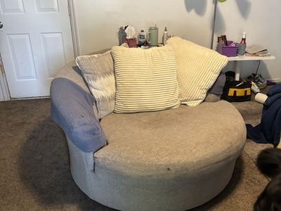 Round chair