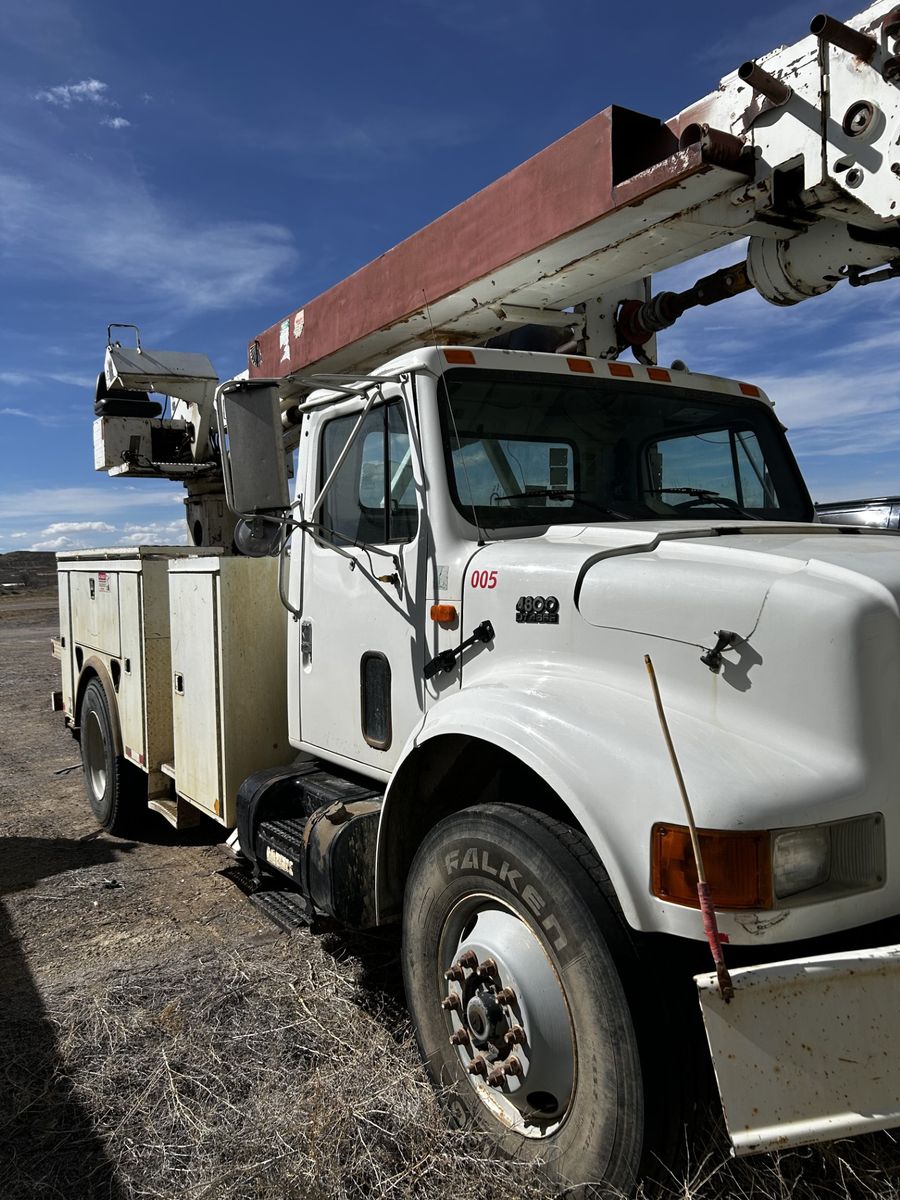 2001 International 4800 - Digger Derrick