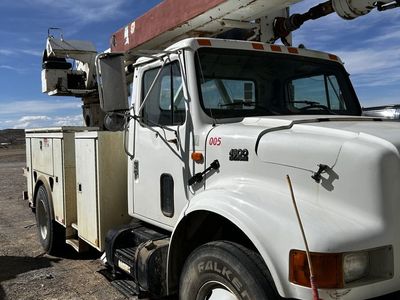 2001 International 4800 - Digger Derrick