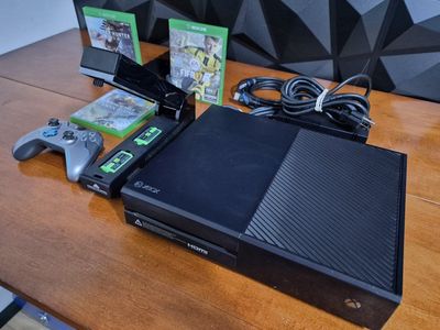 Microsoft Xbox One 1540 Console 500GB. 1080p Black w/ Controller. Nyko 86118 Xbox One Modular Power Station
with 2 Batteries for