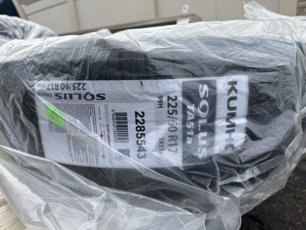 Set of 4 Kumho Solus TA51a Tires – 225/60R17