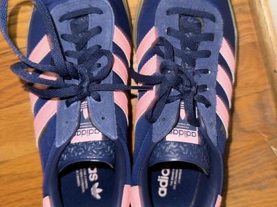 Women’s 8.5 Platform Adidas Gazelle