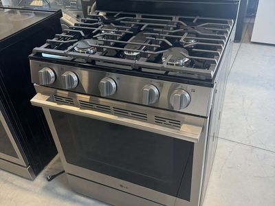 Customer return within 30 days LG Smart Gas Range w/ Air Fry & ProBake Convection – Like New