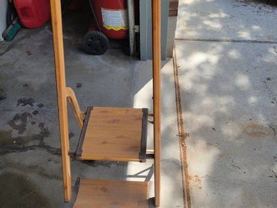 Folding aluminum step ladder