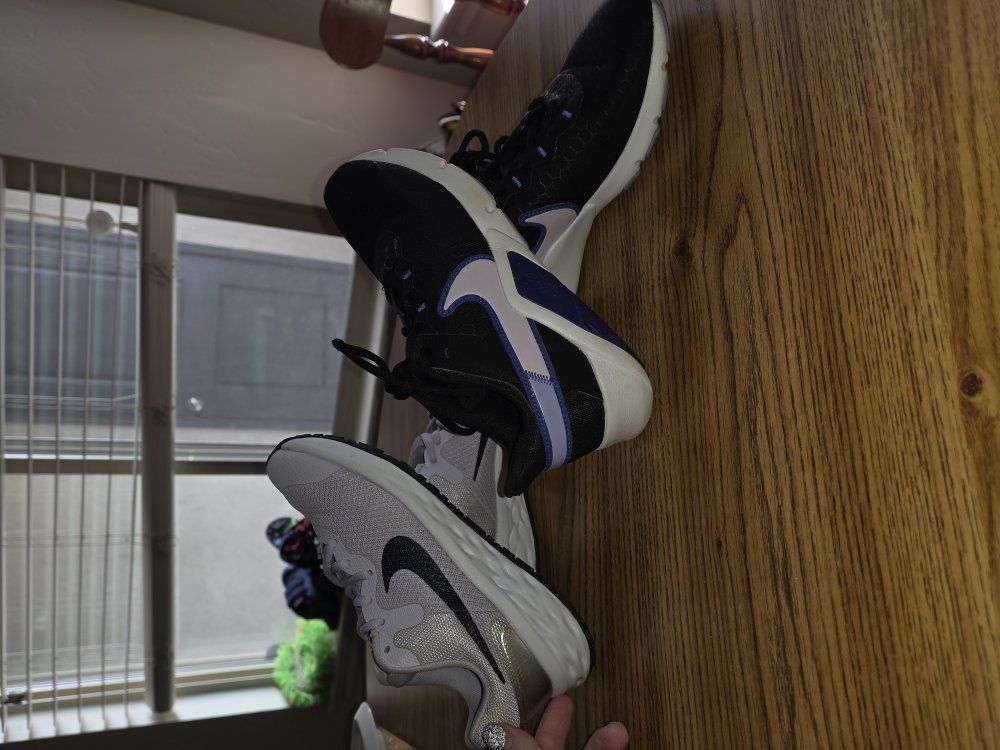 2 pairs Nike running shoes 5 womens