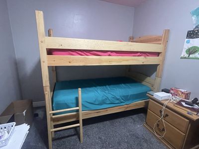 Twin bunk beds