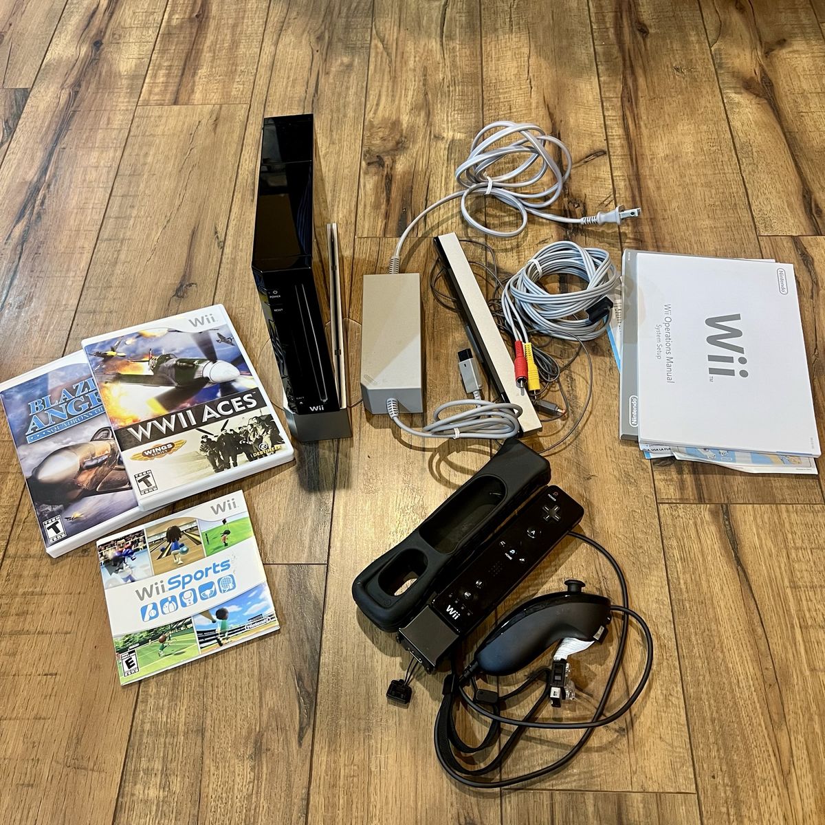 Nintendo Wii RVL-101 Black Console Bundle with 1 MotionPlus Remote & 3 Games