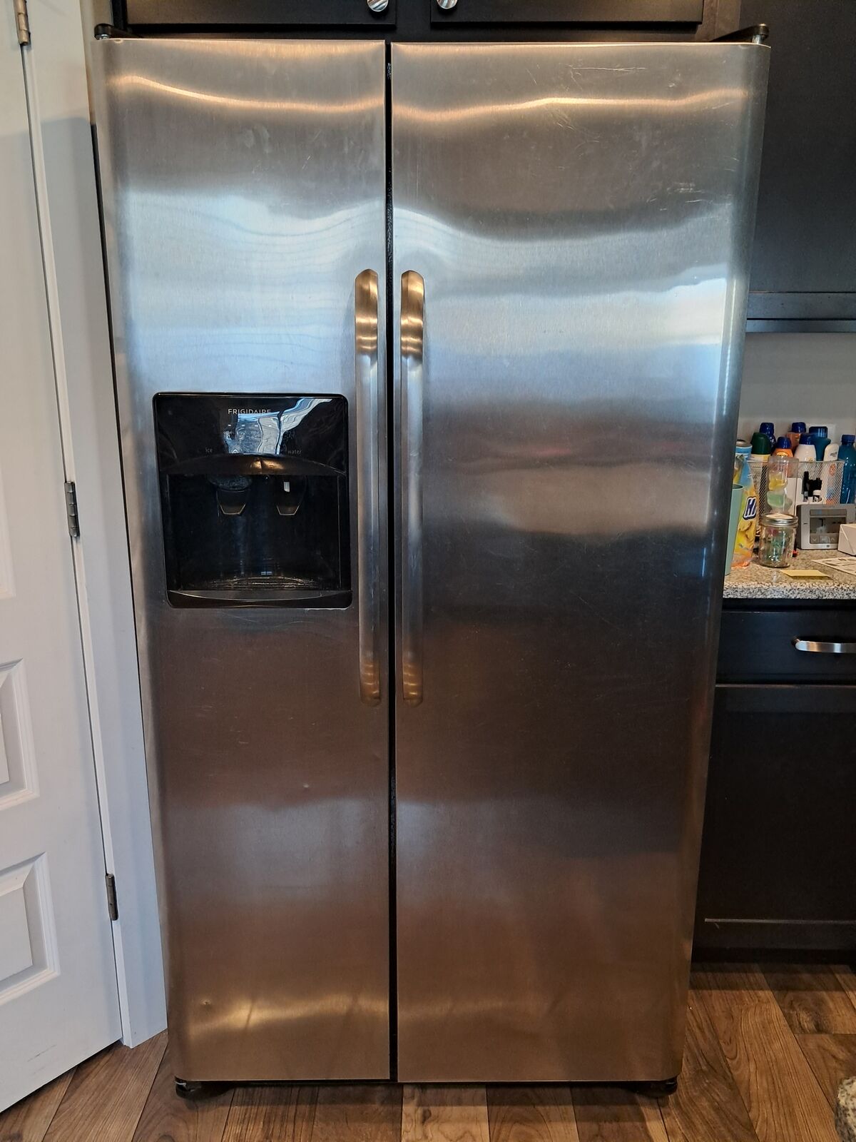 Frigidaire refrigerator, fully functional