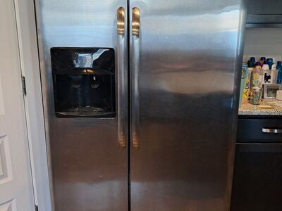 Frigidaire refrigerator, fully functional
