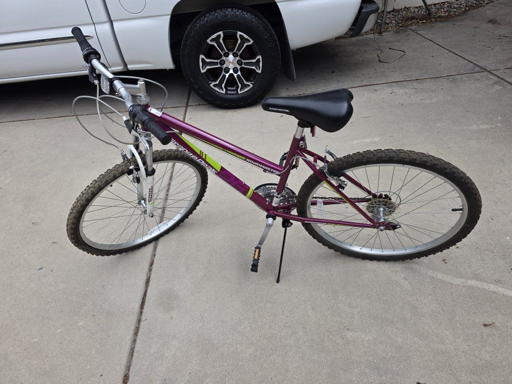 Roadmaster Granite Peak 26" Women's Mountain Bike - Purple/Lime Green, Good Condition