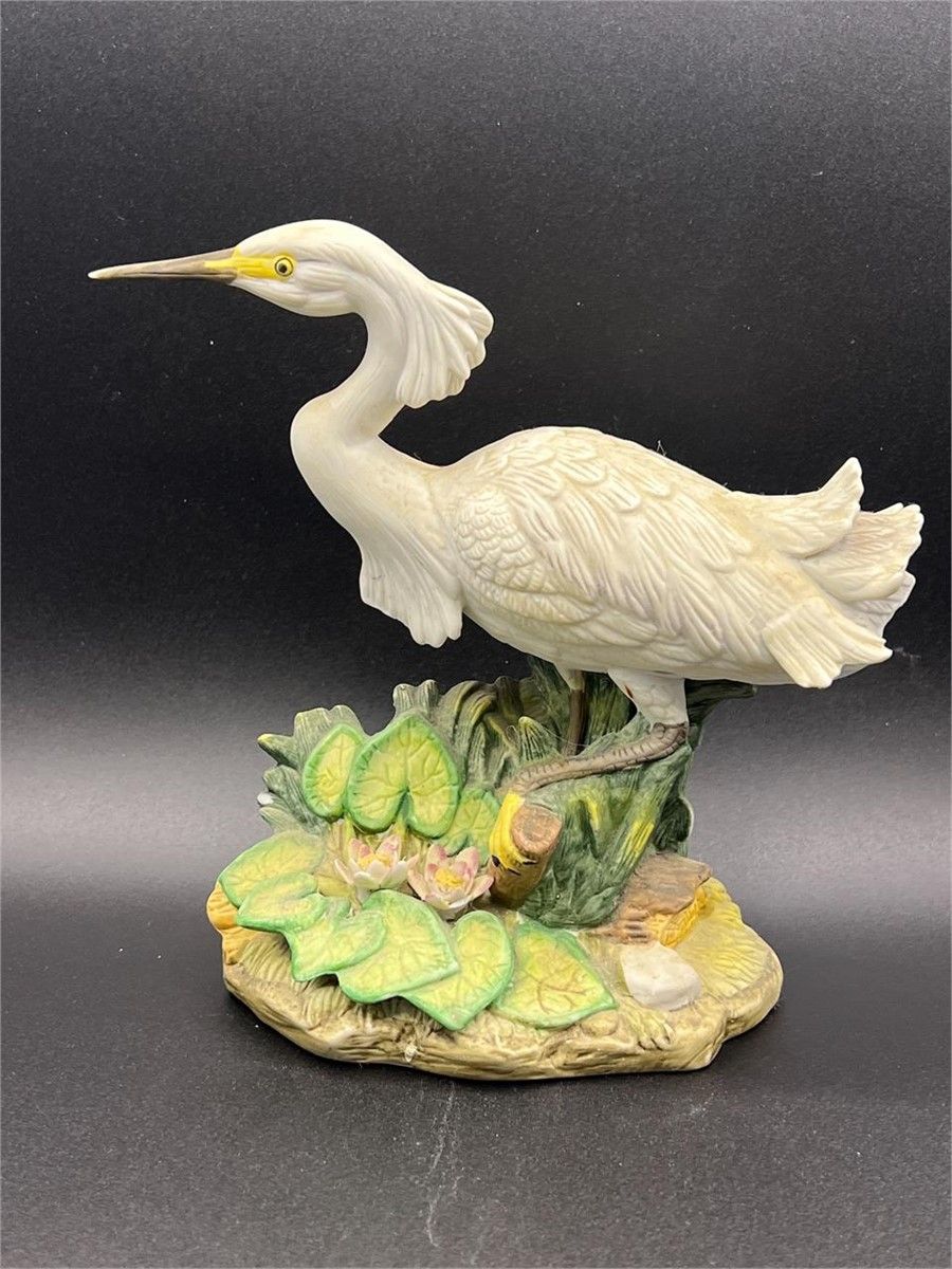 VINTAGE J BRYAN 1980S WHITE CRANE BISQUE PORCELAIN FIGURINE, LARGE CERAMIC STATUE OF WHITE WATER BIRD ON FLOWERED BASE!!!
