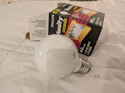 New Philips 40W Vanity Incandescent Light Bulbs – 5 Available