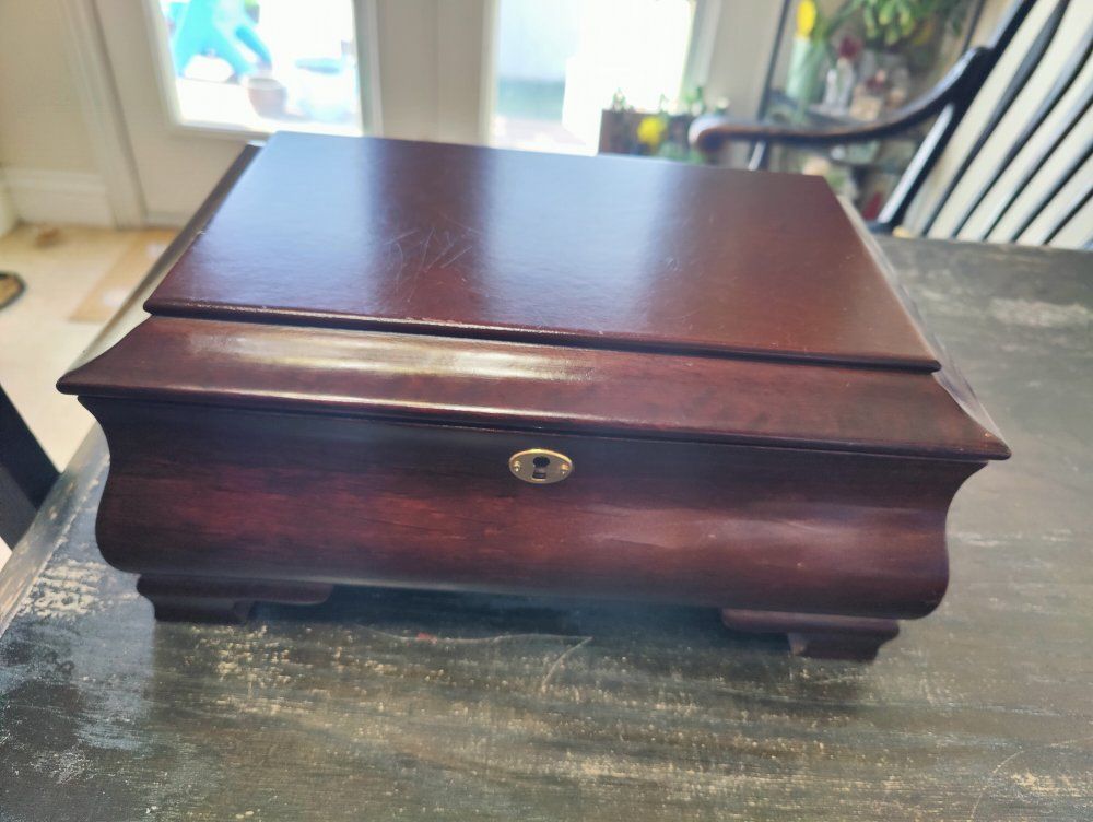 Vintage Wood Jewelry Box with removable tray *Missing Key*