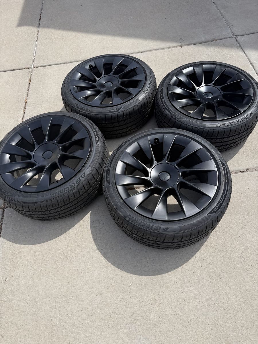 Tesla Model Y wheels & new tires 255/40r20 255/40