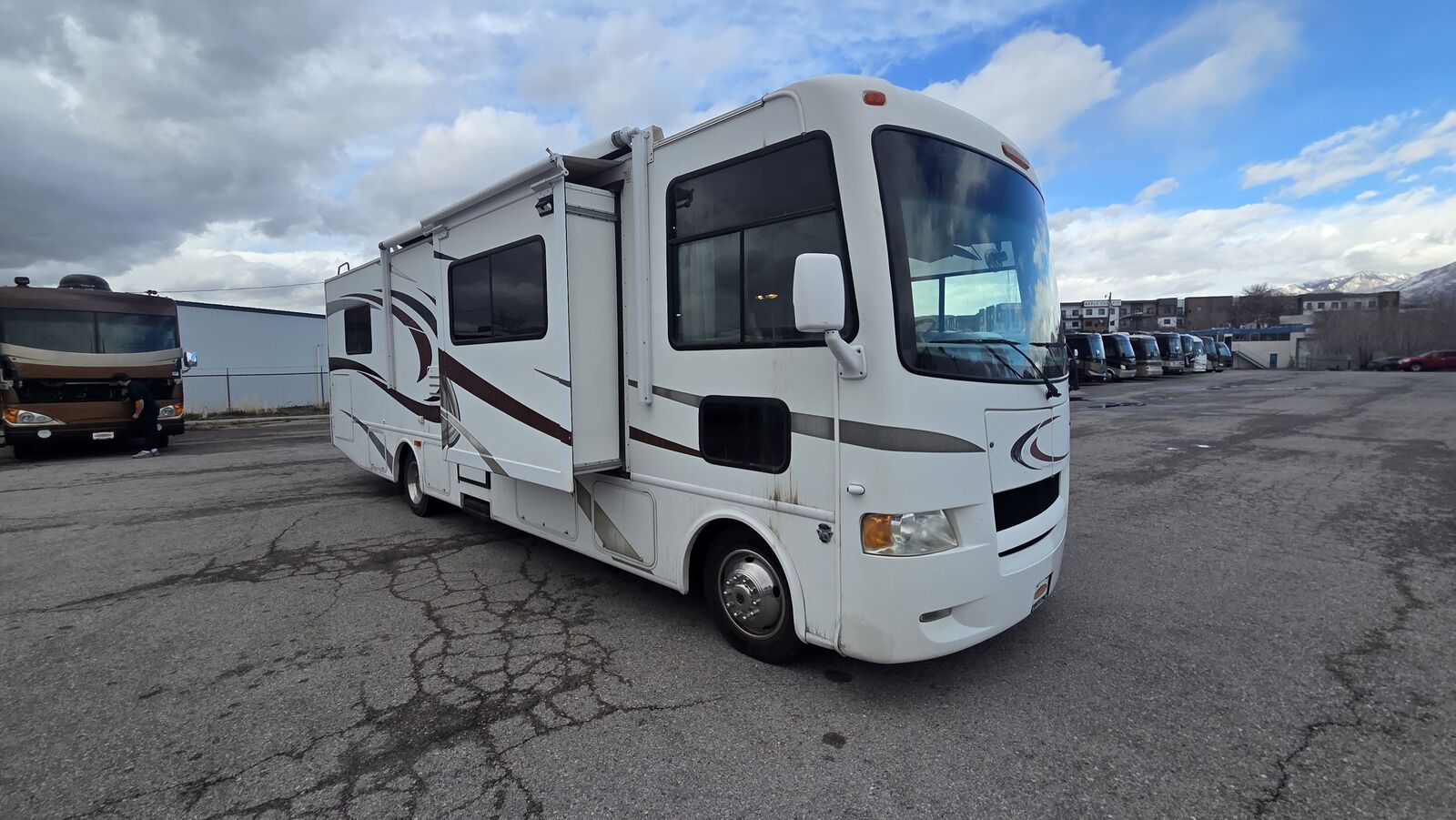2012 Thor Motor Coach Hurricane 32D