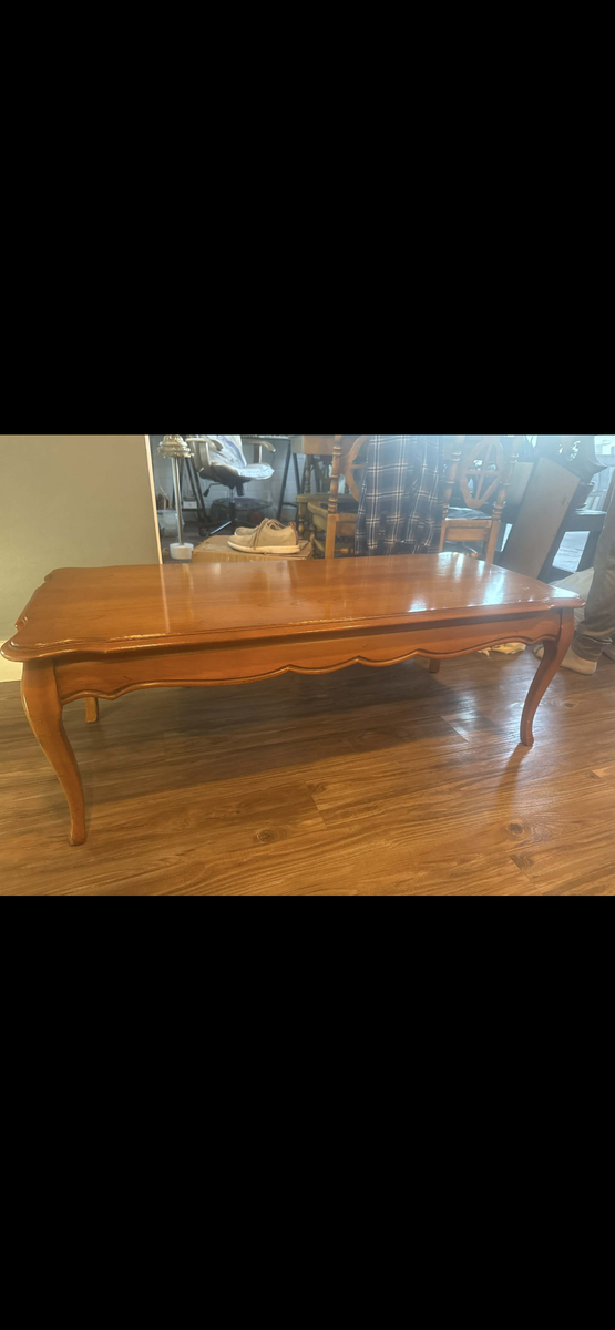 Bassett Vintage Coffee Table – Solid Wood