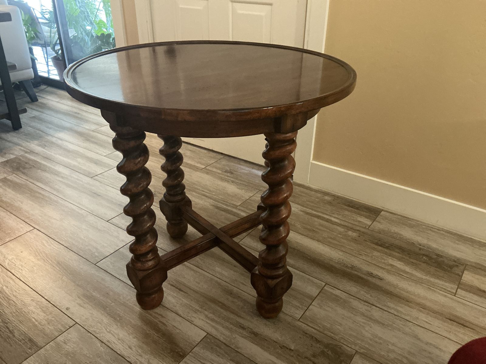 Hickory Hill Furniture - Lamp Table
