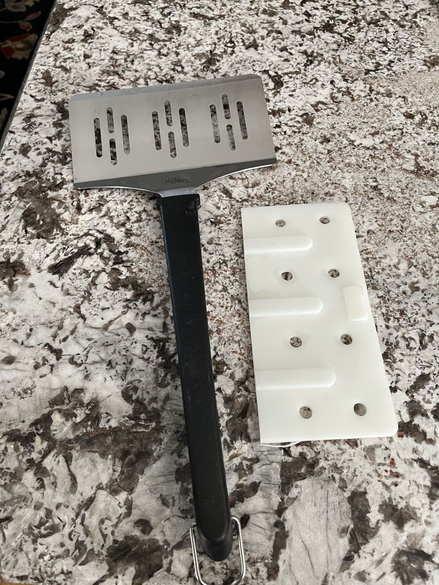 Pampered Chef large spatula with sleeve