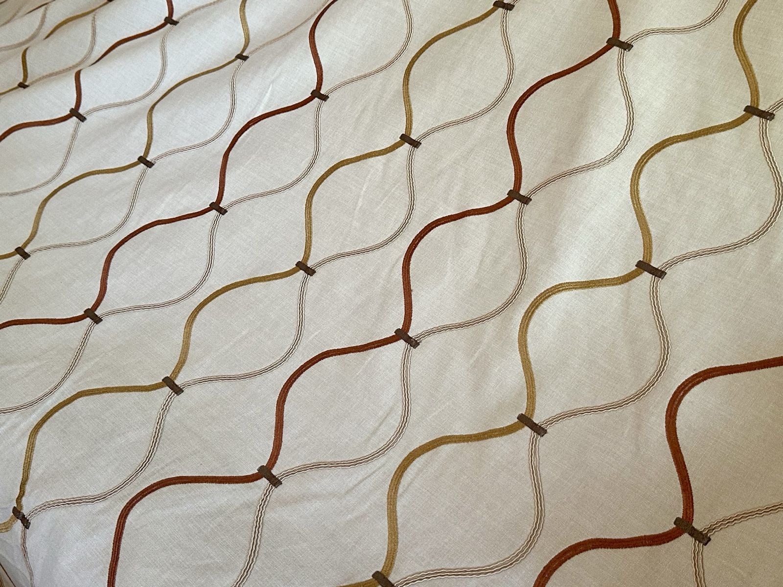 13 Yds Designer Embroidered Wavy Lattice Drapery Fabric – Cream & Earth Tones (Sold By The Yard)