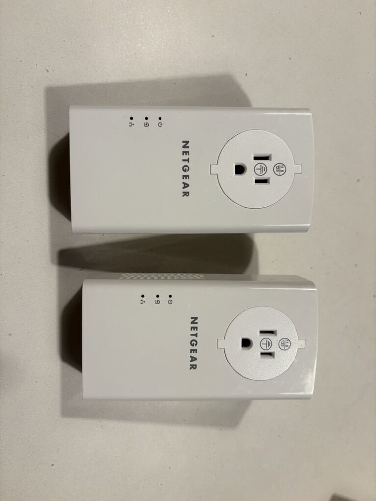 NETGEAR - Powerline 2000 + Extra Outlet - White