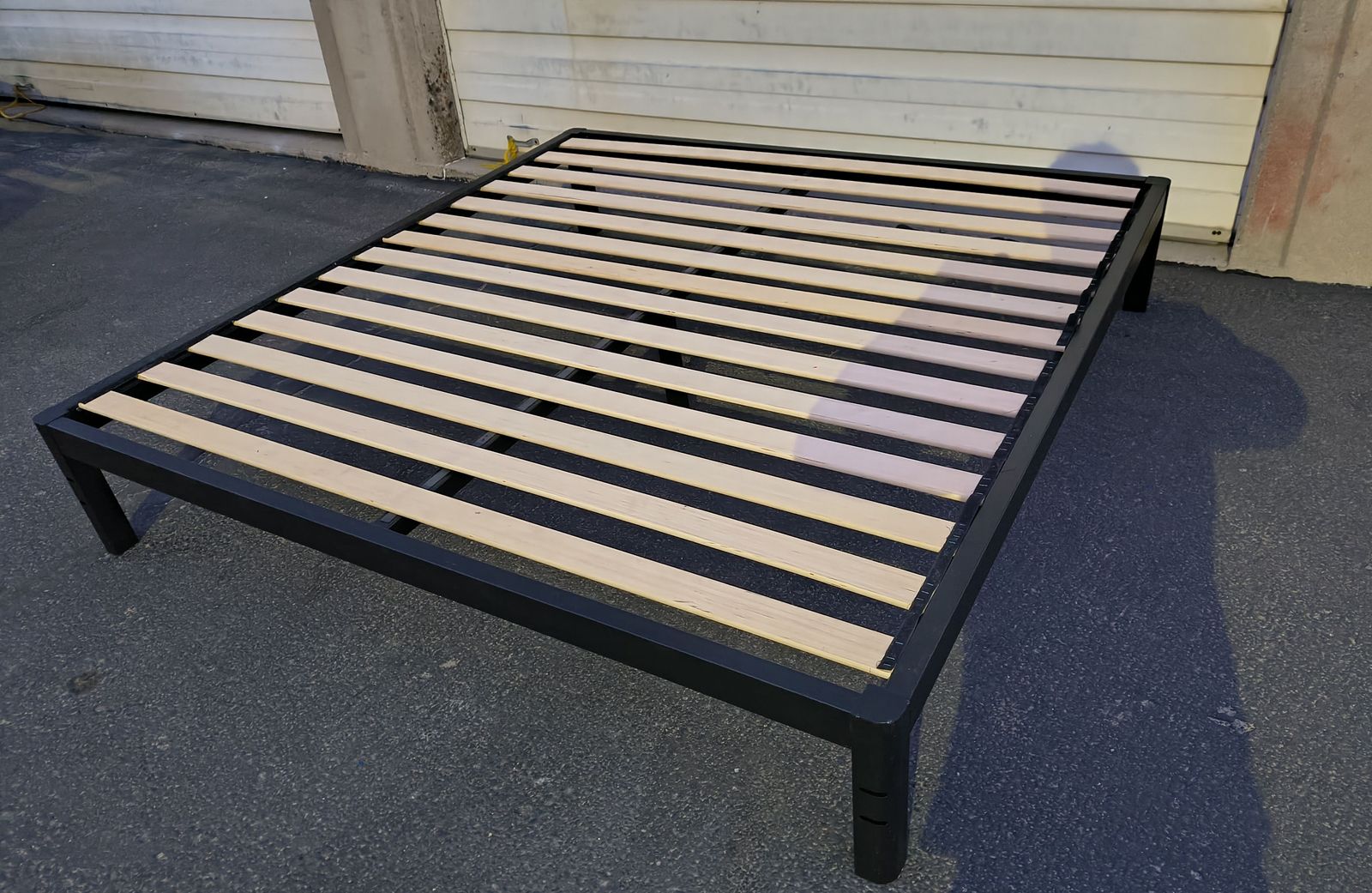 Heavy Duty King Size Platform Bed Frame and Sleep Innovations Mattress