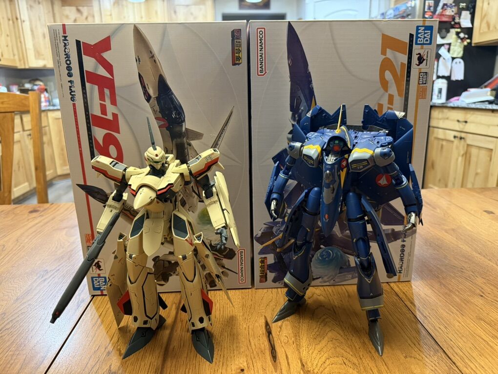 Bandai DX Chogokin YF-19 YF-21 Macross