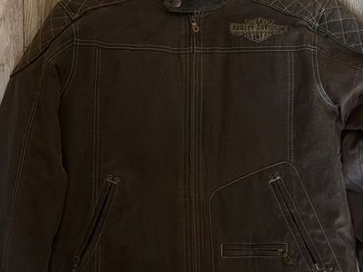 Men’s Harley Davidson leather jacket