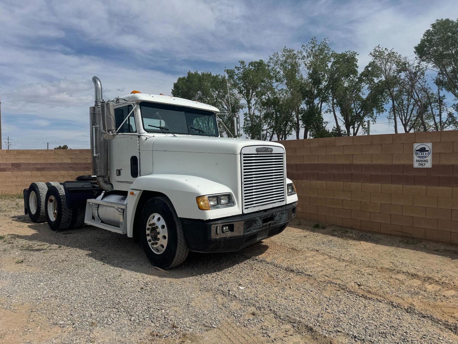 1995 Freightliner FLD120 Day Cab