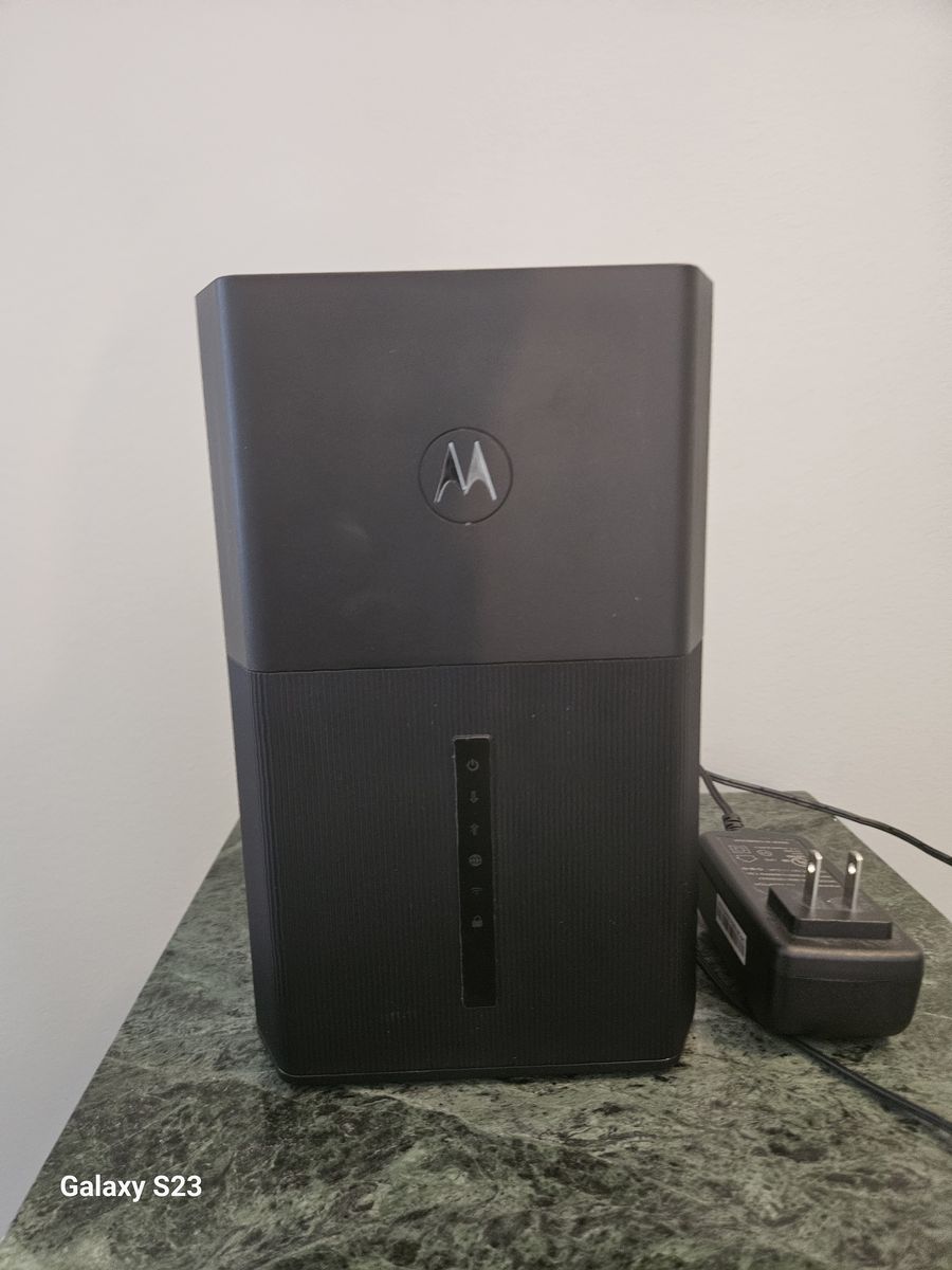 Motorola MG8725 D3.1 Cable Modem plus AX6000 WiFi Router