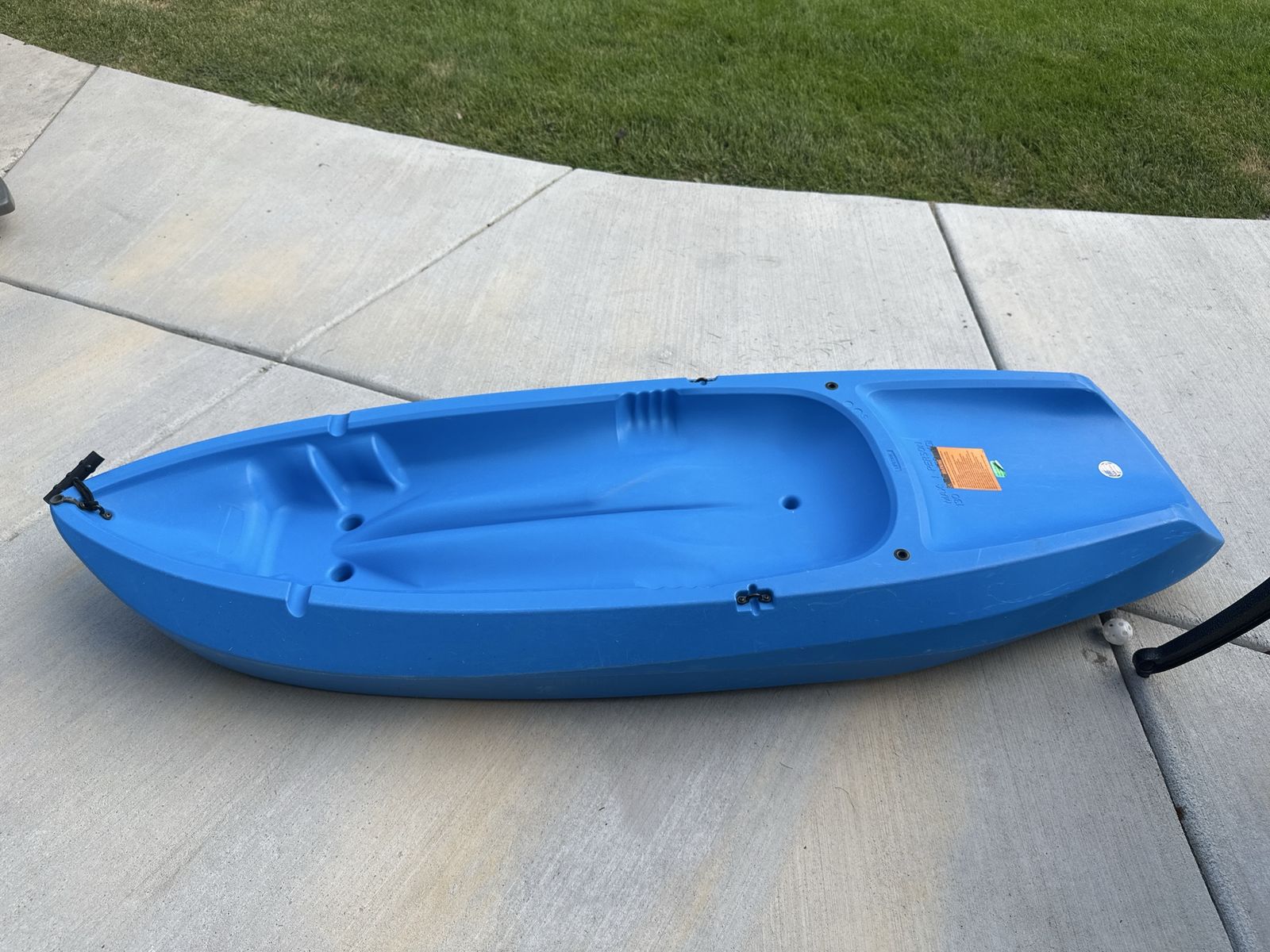 Lifetime Wave Kayak with paddle