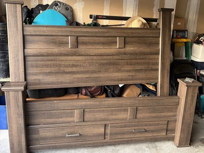 California King Farmhouse Bed Frame & Mattress