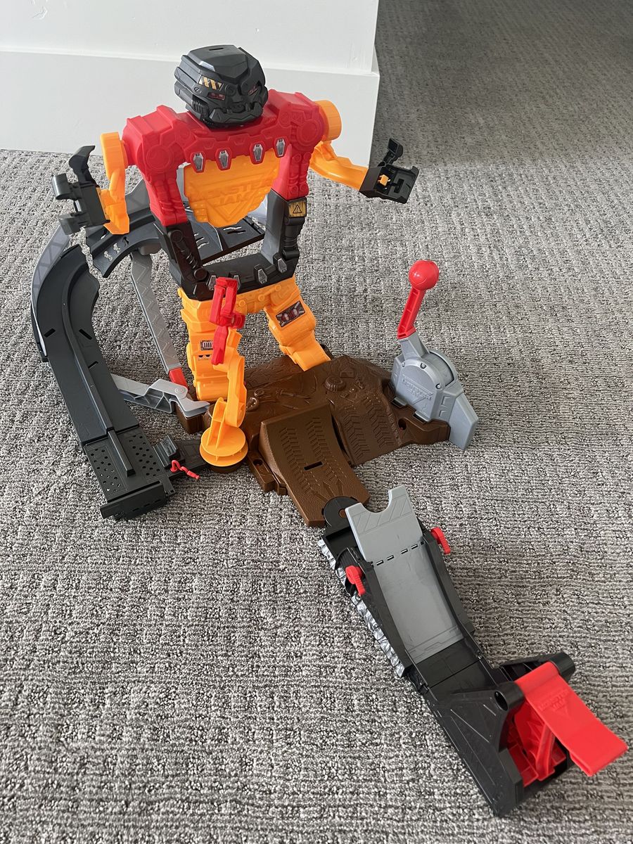 Monster Jam Smash and Bash Track