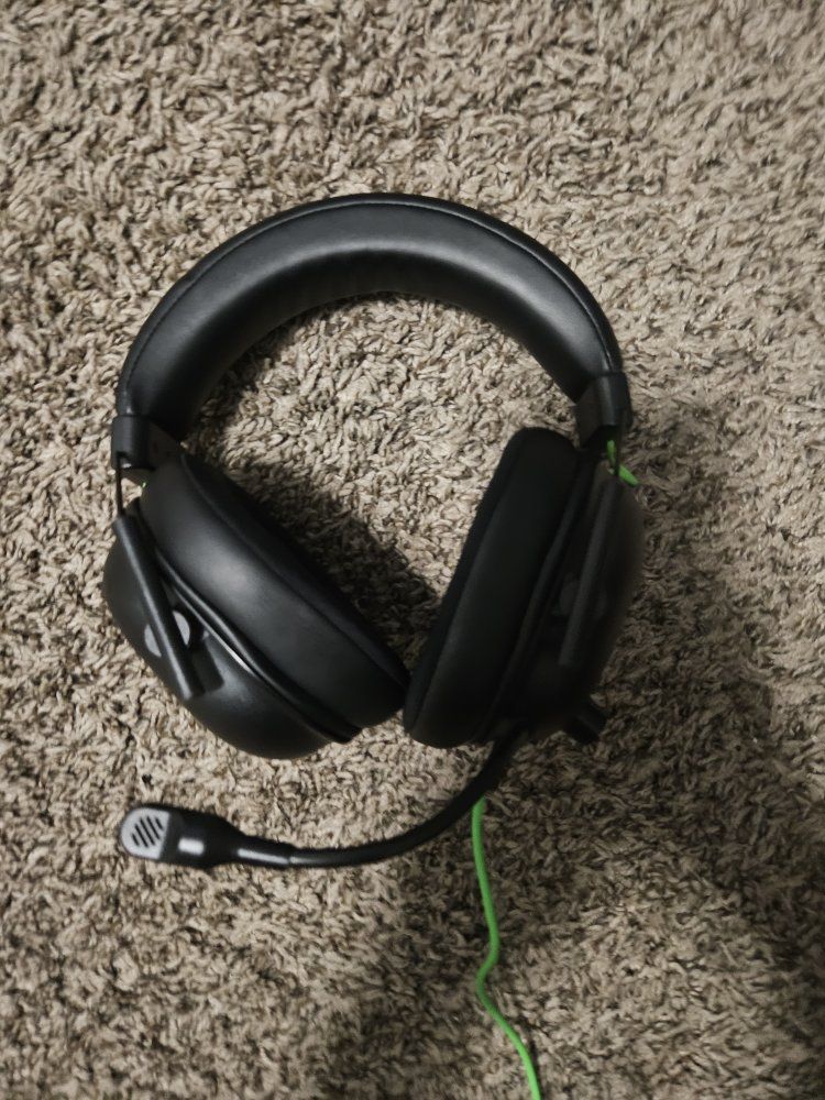Razer Kraken X Ultralight Gaming Headset - Black/Green, Wired with Microphone