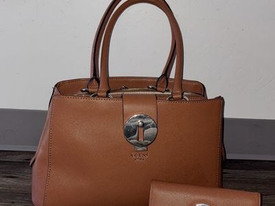 Guess Bag & wallet Set