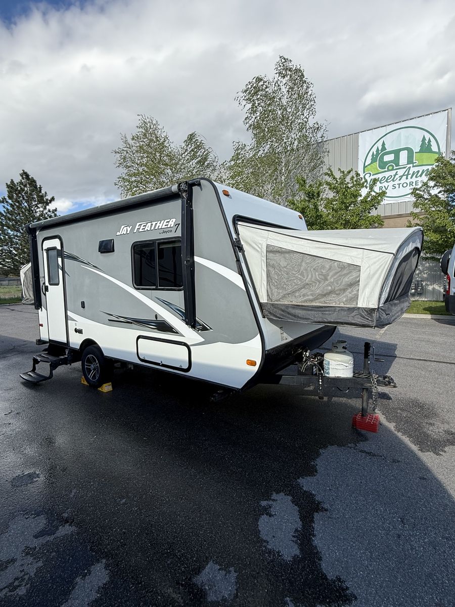 2016 Jayco Jay Flight Hybrid Travel Trailer