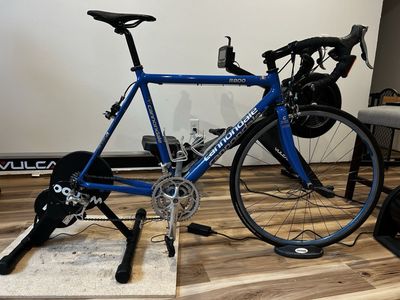 Cannondale R800 Road Bike with Wahoo KICKR CORE Trainer - 56cm, Shimano 105