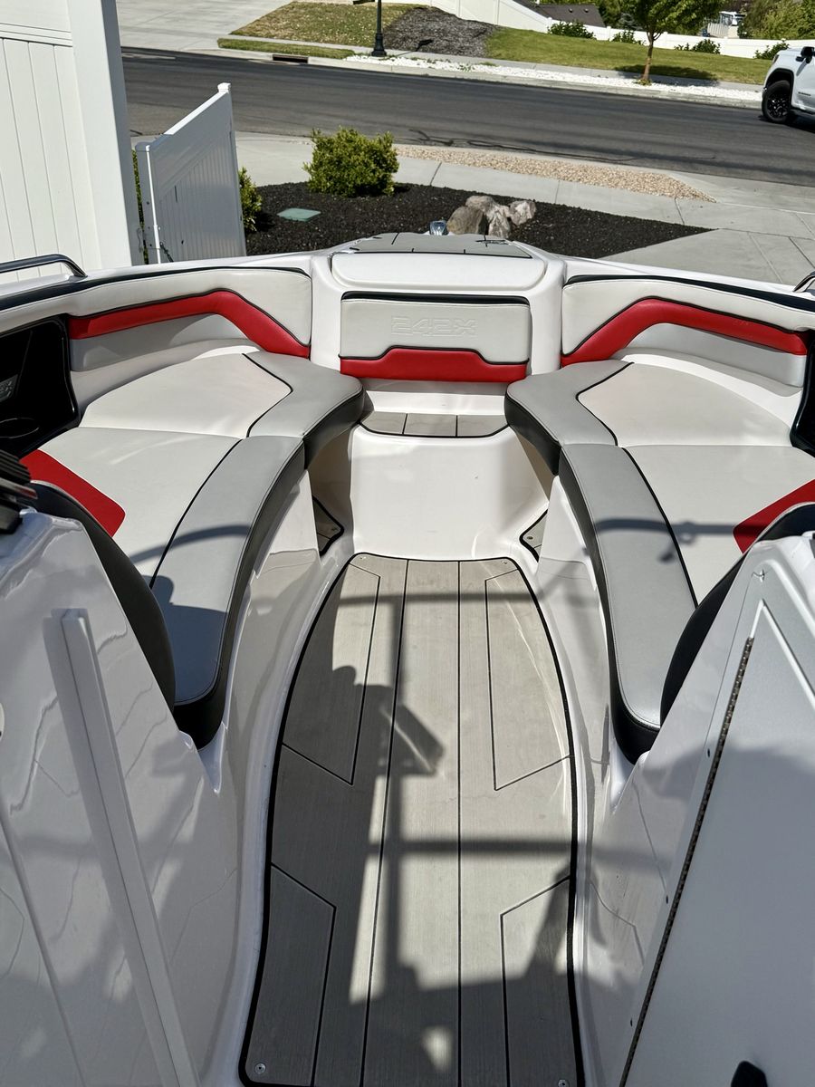 Main image 6