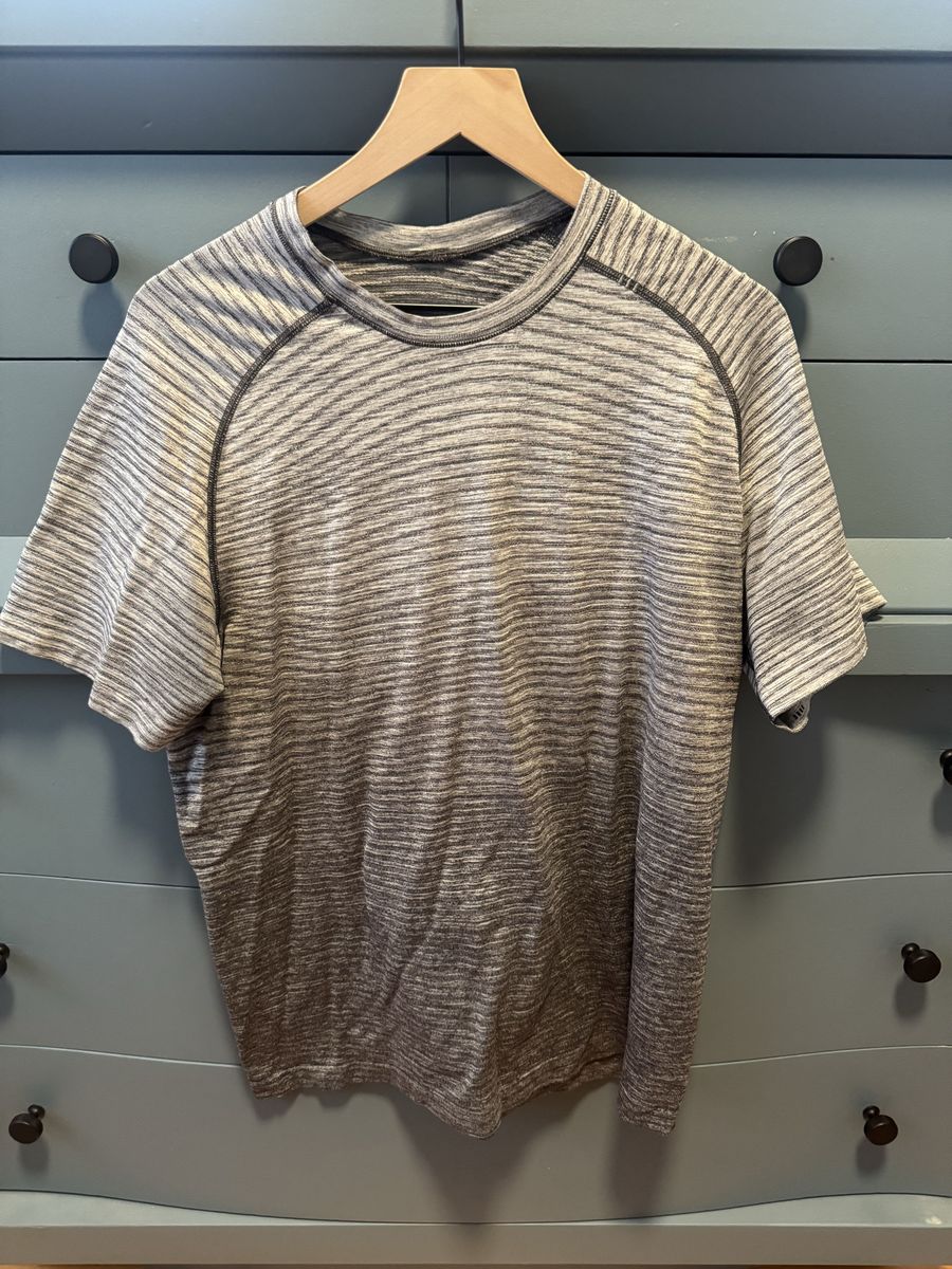 Lululemon men’s Metal Vent Tech Short-Sleeve Shirt large