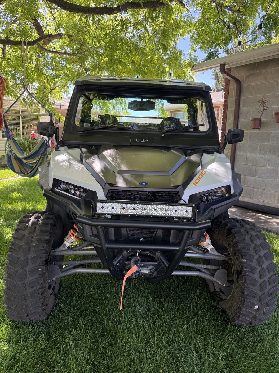 Polaris General XP 1000 Side-by-Side UTV - White/Grey, Light Bar
