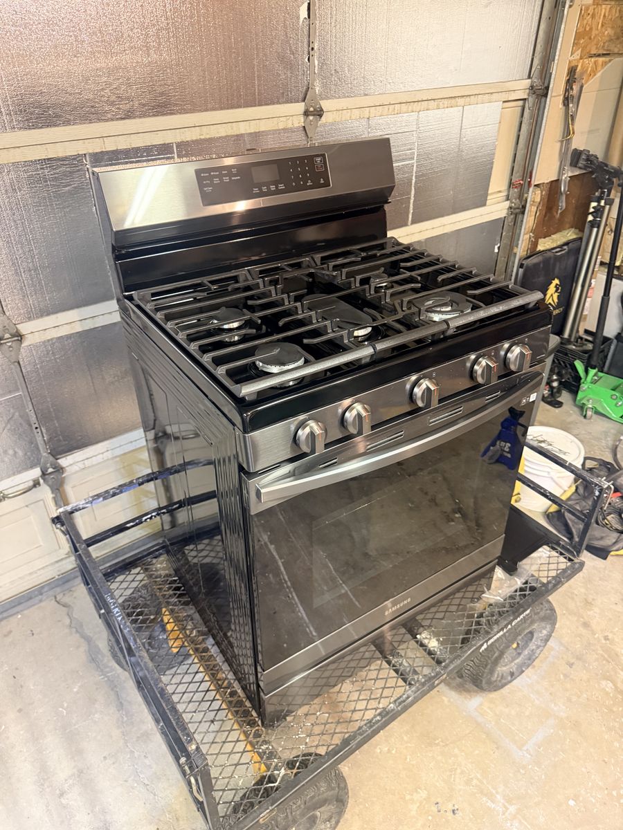 Samsung 30” Black Stainless Gas Range – Air Fry, Convection, Wi-Fi – 5 Burner