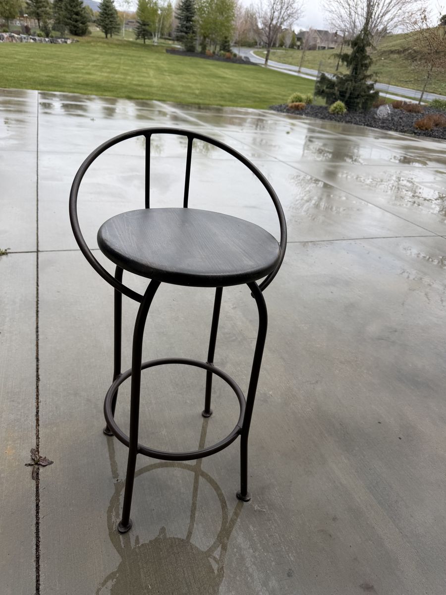 Bar stool (quality)