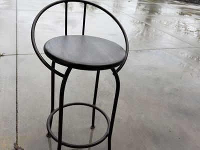 Bar stool (quality)
